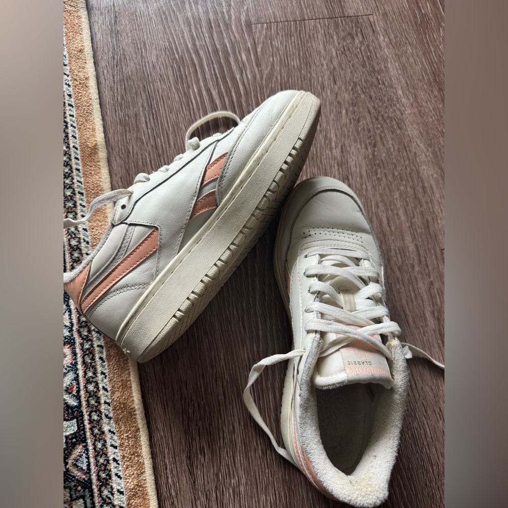 Reebok Women's Cream Club C 85 Vintage Sneakers size 9